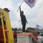 Jalan Gatot Subroto Lumpuh Total Gegara Jalur Transjakarta Ditutup Paksa Buruh: Teman Kami Sudah Ada yang Pingsan!
