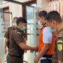 Jalani Pemeriksaan Diantar Istri dan Ibu, Anak Mantan Sekda Buleleng Langsung Ditahan