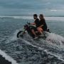 Viral Ulah Bule Nekat Terjang Air Pantai Gunakan Motor, Publik: Yang Punya Rental Auto Nangis