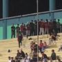 Video Viral Suporter Timnas Indonesia Salat Berjamaah di Stadion, Warganet: Ya Allah Terharu