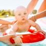 7 Manfaat Berenang Bagi Bayi: dari Kecerdasan hingga Kepercayaan Diri