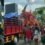 Ngeri! Patung Kurama Digotong Pakai Gerobak saat Pawai Keliling