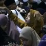Kesurupan Saat Acara Pengajian Pekalongan Bersalawat, Perempuan Ini Banjir Guyonan Netizen:Lagi TikTokan
