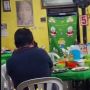 Video Viral Emak-emak Marah Merasa Kursinya di Restoran Direbut, Bapak Tua: Lho Saya Kan Datang Duluan