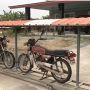 Orang Kaya Gabut, Puluhan Motor Lawas Dijadikan Bahan untuk BIkin Pagar Rumah