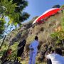 Detik-detik Pengibaran Bendera Merah Putih Raksasa di Ketinggian 1228 Mdpl, Puncak Gunung Batu