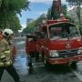 Mobil PMK Pemkot Surabaya Terguling di Jalan Panglima Sudirman