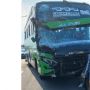 Tabrak Pembatas Jalan di Tol Tangerang-Merak, Bus Asli Prima Ringsek
