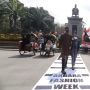 Unik! Potret Fashion Week dengan Pakaian Adat di Plasa Stadion Manahan Solo