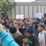 Tuntut Jacksen F Tiago Dipecat, Ratusan Suporter Geruduk Mes Persis Solo