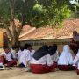 Potret Miris Pendidikan di HUT RI ke-77: Lima Tahun Ruangan SD Ini Rusak, Murid Terpaksa Belajar di Tanah Lapang