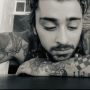 Penggemar Heboh, Zayn Malik Nyanyikan Lagu Night Changes One Direction di Video Terbaru