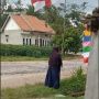 HUT RI Malah Pasang Bendera Inggris, Emak-Emak Salting: Pikirku Merah Putih Juga