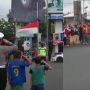 Bikin Haru! Antusiasme Warga dan Pengendara saat Lagu Indonesia Raya Bergema di Tengah Jalan