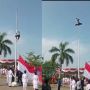Viral Aksi Heroik Pak Saepudin, Petani Karawang yang Sigap Panjat Tiang Demi Bendera Bisa Berkibar