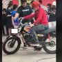 Viral Pesulap Merah Kepergok Tunggangi Yamaha RX-King, Warganet: Siap Balap Sama Samsudin