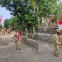Jalan Terbungkuk-bungkuk, Seorang Kakek Bawa Bendera Merah Putih ke Lapangan Upacara, Publik: The Real Veteran!