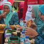 Lomba Makan Pempek Meriahkan HUT Ke-77 RI di Palembang