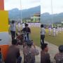 Pemuda Tuntun Sepeda Motor Lewati Lapangan Upacara saat Pengibaran, Teguran Bapak ini Tuai Pro Kontra