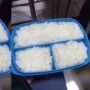 Ibu Ini Kasih Bekal Nasi Tanpa Lauk ke Anaknya, Warganet: Karbohidrat Berlebih