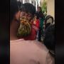 Ikut Lomba Cabut Koin, Bocah Ini Syok Ada Gigi Ketinggalan di Jeruk Balinya