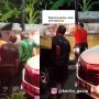Emak-emak Bikin Gaduh Jalanan Gegara Takut Mobilnya Senggol Tiang Listrik Ketika Papasan dengan Kendaraan Lain