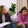 4 Tips yang Bisa Kamu Ambil saat Pacar Direbut Teman Sendiri