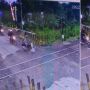 Lewati Rel Kereta Api, Pengendara Ini Kaget Ban Belakang Motornya Lepas