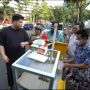 Viral Momen Anak Erick Thohir Makan Telur Gulung Pinggir Jalan, Netizen Soroti Ekspresinya