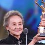 Penuh Haru, Wu Yanshu Raih Penghargaan Aktris Terbaik di Usia 84 Tahun