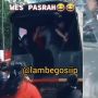 Viral Video Warga Siram Rombongan Polisi, Netizen: Berpikir Positif, Mungkin Mereka Lagi Merayakan HUT RI