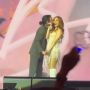 VIDEO Ray Prasetya Cium Bunga Citra Lestari di Atas Panggung, Warganet Ngadu ke Ariel NOAH