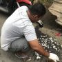 Rumah dan Warung Ibunya di Simprug Golf Ludes Terbakar, Veri Kini Mengais-ais Sisa Uang Logam yang Hangus