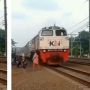 Viral Emak-emak Nyaris 'Dibelai' Kereta Api Diduga demi Bikin Konten, Warganet: Ibunya Gemes!