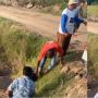 Viral Video Sepeda Motor Masuk Sawah, Warganet Malah Salfok Sama Emak Kejar Anaknya