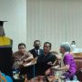 Ayah Brigadir J Menangis Wakili Prosesi Wisuda Anaknya di Universitas Terbuka