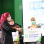 Menaker Serahkan Manfaat Layanan Tambahan BPJS Ketenagakerjaan bagi Para Pekerja
