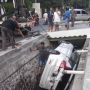Mobil Suzuki Ertiga Terperosok ke Saluran Air di Jalan Dharmawangsa X Jaksel, Polisi: Pengendara Tak Dalam Keadaan Mabuk