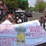 Gelar Aksi di MA, AJI Jakarta dan LBH Pers: Kawal Kasus Kekerasan Jurnalis Nurhadi Sampai Tuntas