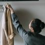 Sering Dihiraukan, Ini 4 Dampak Buruk Malas Ganti Baju setelah Tiba di Rumah