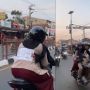 Cara Pemotor Bawa Istri yang Sedang Hamil Jadi Sorotan, Beri Tanda Lewat Tulisan di Belakang Jaket Pembonceng