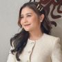 Jadi Bridesmaid, Prilly Latuconsina Tampil Elegan Pakai Sepatu Heels bak Princess