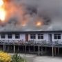 Video Detik-detik Rumah Panjang Suku Dayak Terbakar, 36 Pintu Hangus Dilahap Api