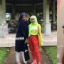 Outfit Warna Pelangi Perempuan Ini Mencuri Perhatian, Apakah Ini Cewek Stabilo?