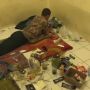 Remaja Ini Asyik Rebahan di Kamar Berserakan Sampah dan Puntung Rokok, Netizen: Definisi Berani Kotor Itu Baik