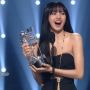 Lisa BLACKPINK Artis Solo Pertama yang Memenangkan Best Kpop di MTV VMA 2022