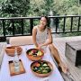 Cara Jesse Choi Tutupi Aurat Maudy Ayunda saat Berenang Tuai Pujian