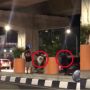 Miris! Dua Pemuda Kejar Pria Diduga ODGJ Hingga Tertabrak Pengendara Sepeda Motor