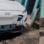 Cara Recharge Mobil Listrik Ini Tuai Keributan, Warganet: Si Eco-friendly