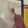 Viral Video Pesan Bermakna dari Guru di Papan Tulis, Netizen Malah Saling Debat: Gak Bisa Bu, Nanti Gak Lulus